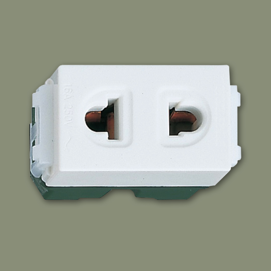 Ổ cắm đơn hai chấu Panasonic dòng Wide Series với thiết kế đơn giản, hiện đại, giá thành khá rẻ so với các loại ổ cắm trên thị trường.