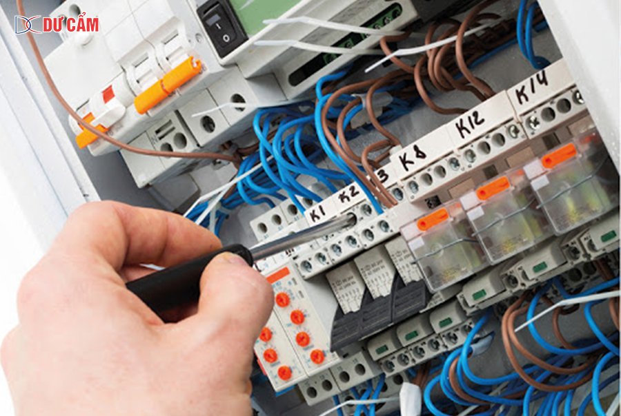 3 thiết bị có trong tủ điện công nghiệp