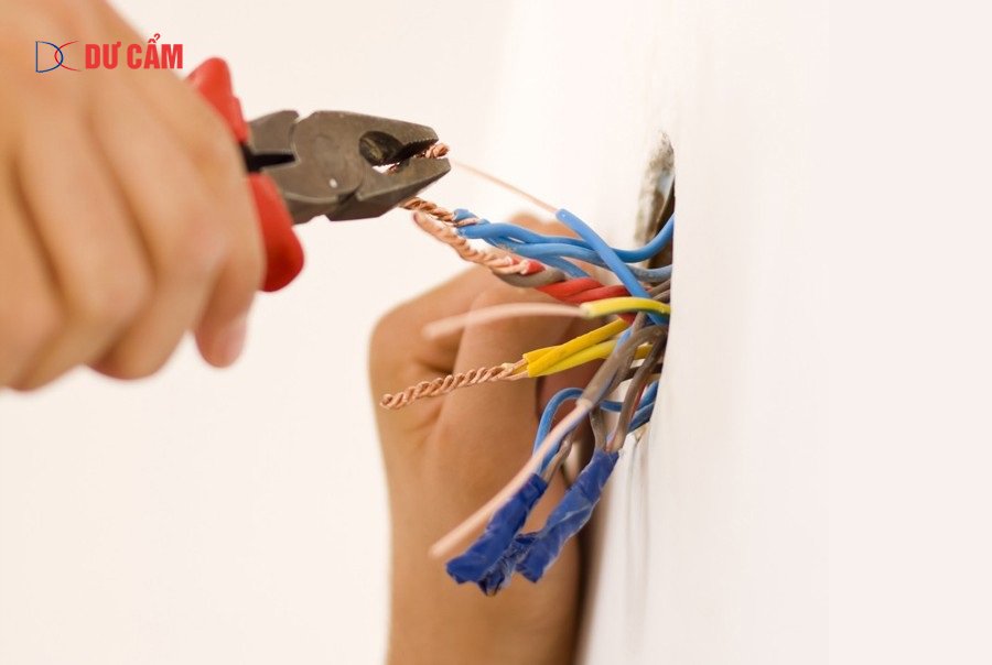  Thiết kế và lắp đặt hệ thống mạng điện âm  tương đối phức tạp